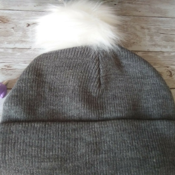Forever 21 Accessories - Forever 21 Gray Ribbed White Pom-Pom Beanie NWT